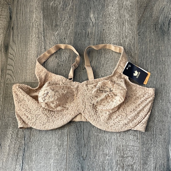 Wacoal Other - Wacoal Lace Underwire Bra in Tan